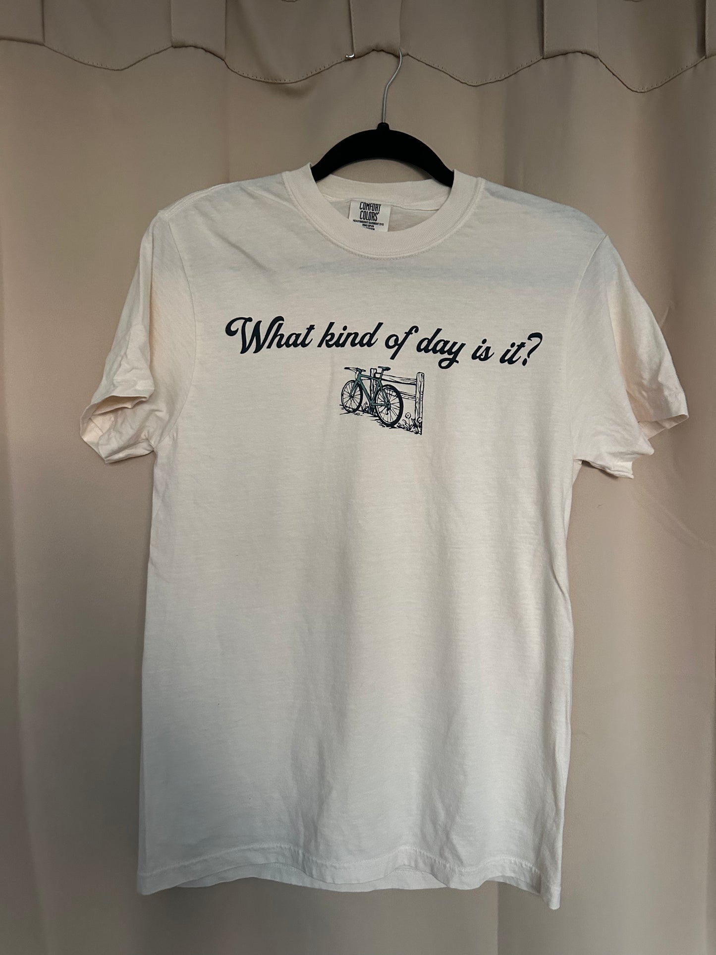'It's A Beautiful Day!' Tee (Ivory)
