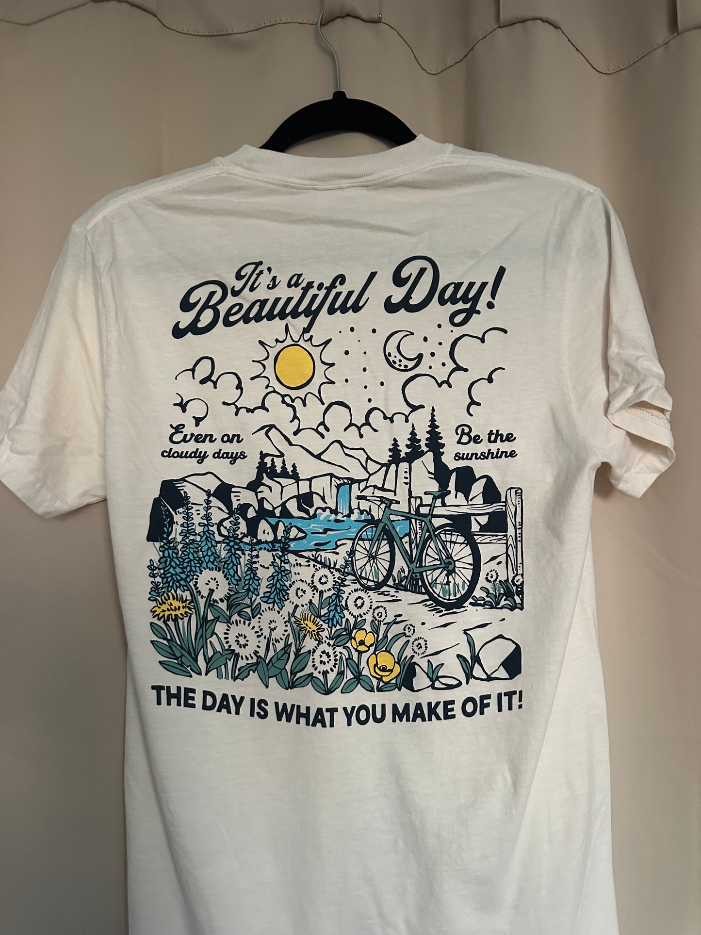 'It's A Beautiful Day!' Tee (Ivory)